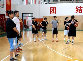 体坛快车丨中国男篮迎夏季联赛首胜 曝中超球队2.3亿报价贝尔